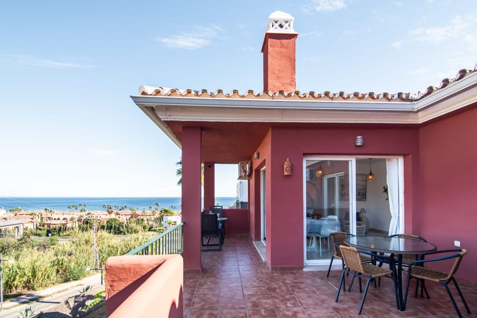 Top floor apartment with Sea View