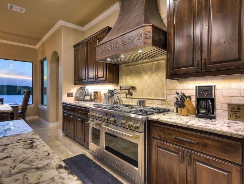 Chef's kitchen with everything you will need