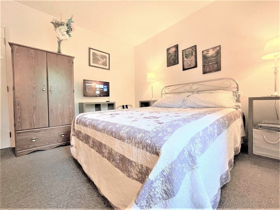 Roku TV and Wardrobe