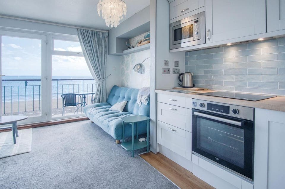 17 Beach Court - 2 Bed Apartment - Saundersfoot (17162)