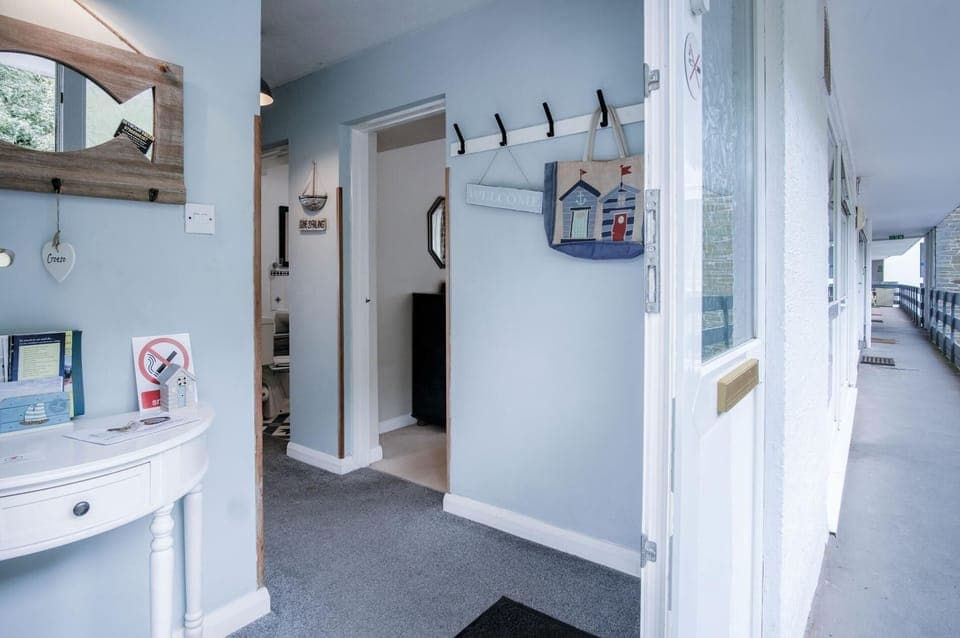 17 Beach Court - 2 Bed Apartment - Saundersfoot (17192)