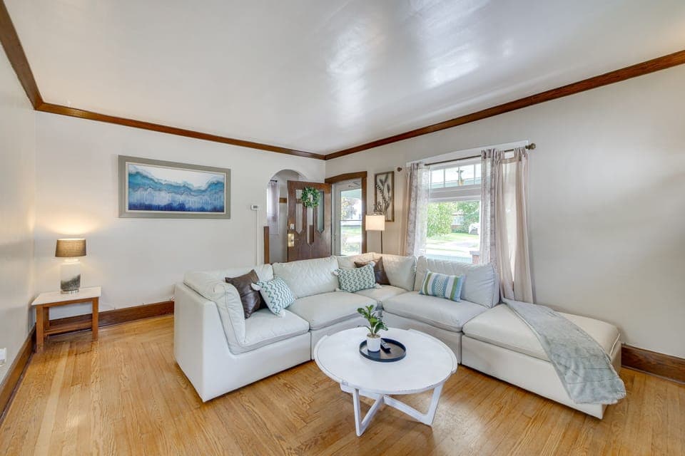 Youngstown Vacation Rental | 2BR | 1BA | Stairs Required | 1,153 Sq Ft