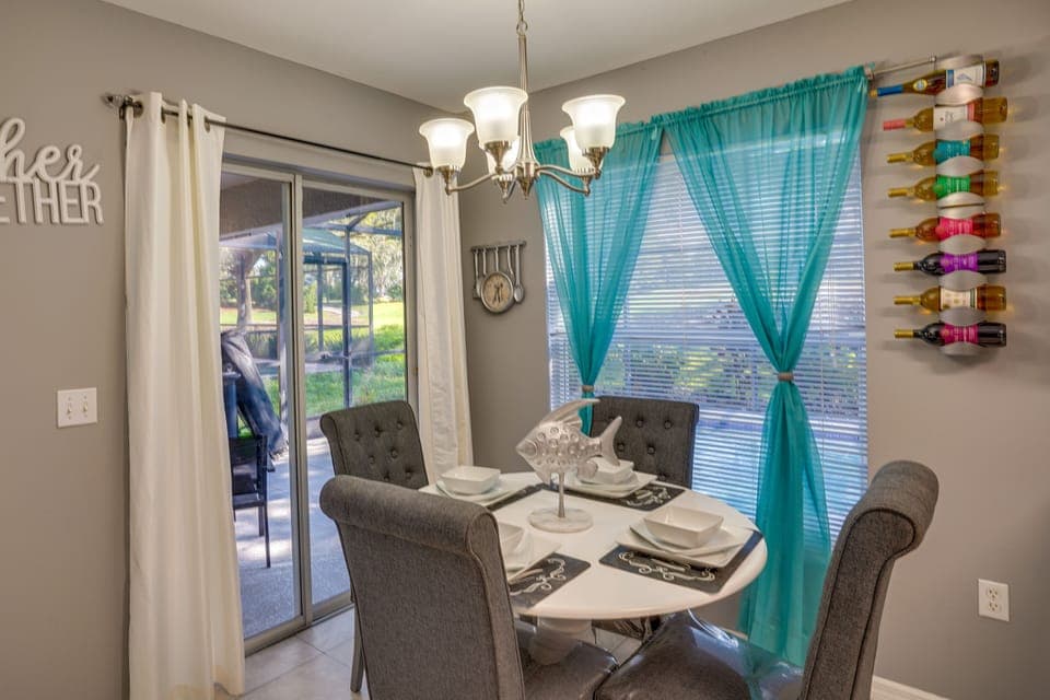 Dining Area | Dishware/Flatware Provided