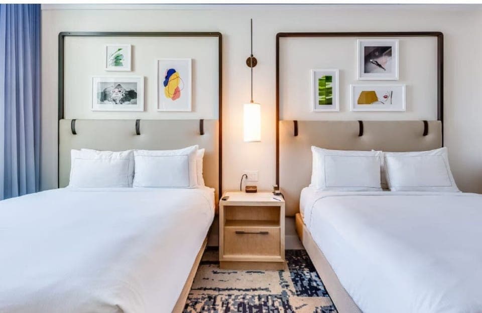 Unit with 2 Queen size beds. Exact unit will be assigned upon arrival. Views, colors and decor may vary.