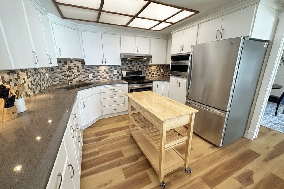 Fully furnished kitchen is a cooks delight.