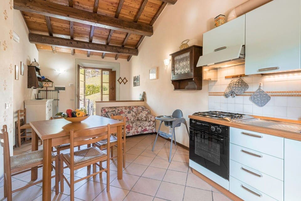 Autumn, Dining Room, Kitchen, Living Room, Spring, Summer