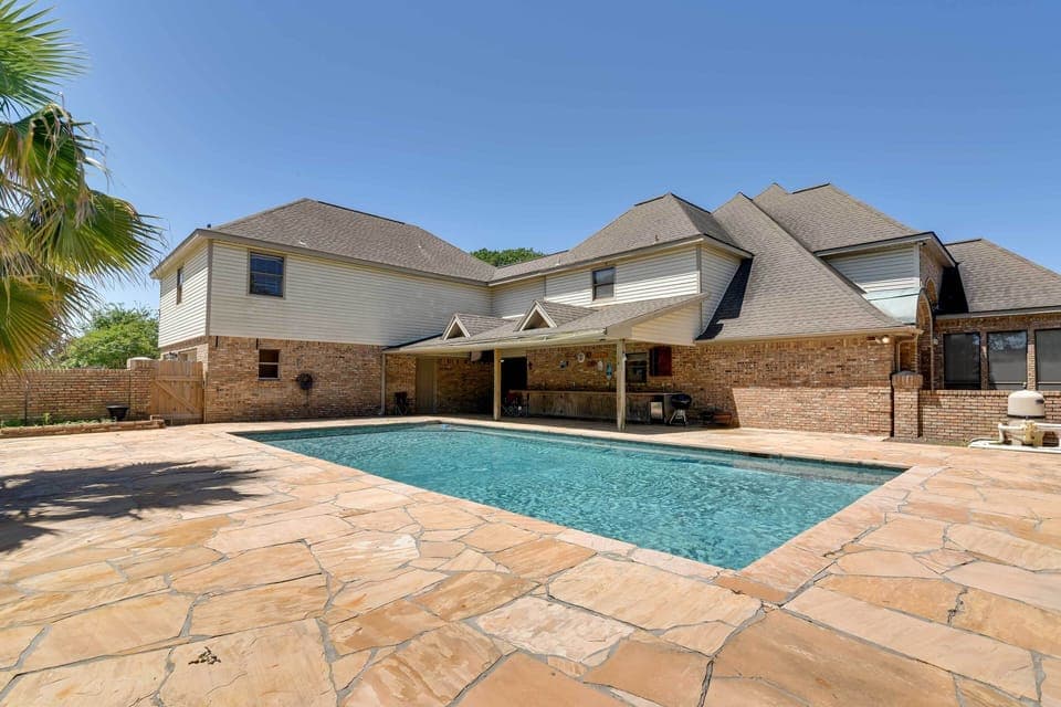 Texas City Vacation Rental | 4BR | 3.5BA | 4,900 Sq Ft | Stairs Required