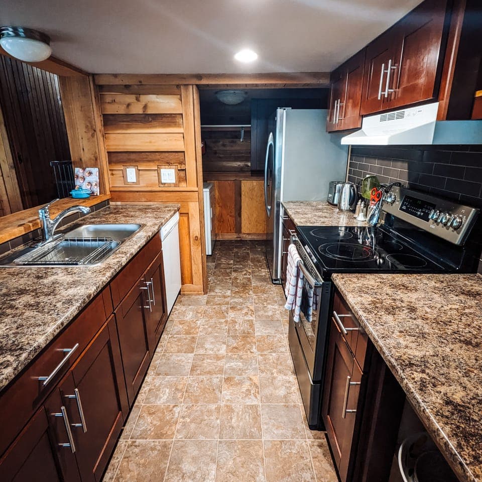 The fully equipped kitchen has everything you need to cook meals.