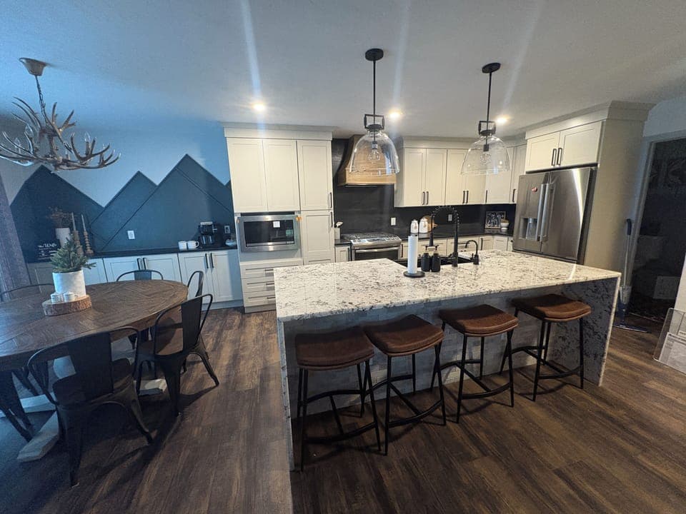 NEWLY Renovated Kitchen