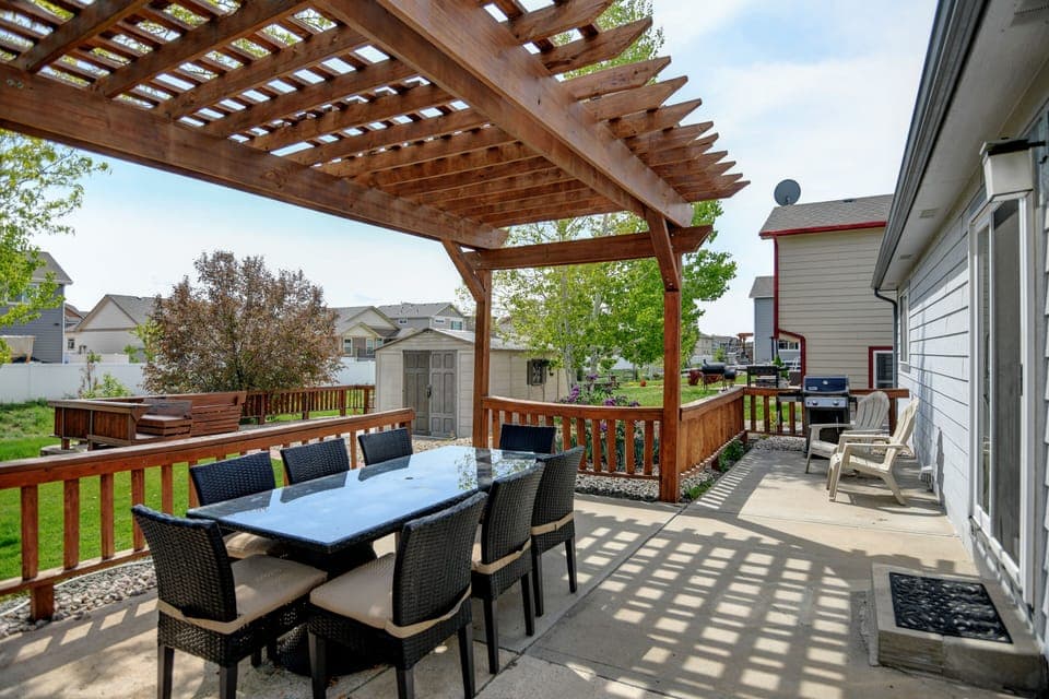 Outdoor dining