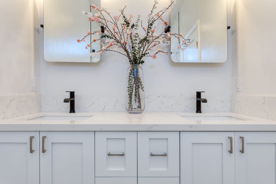 Dual sinks in primary ensuite.