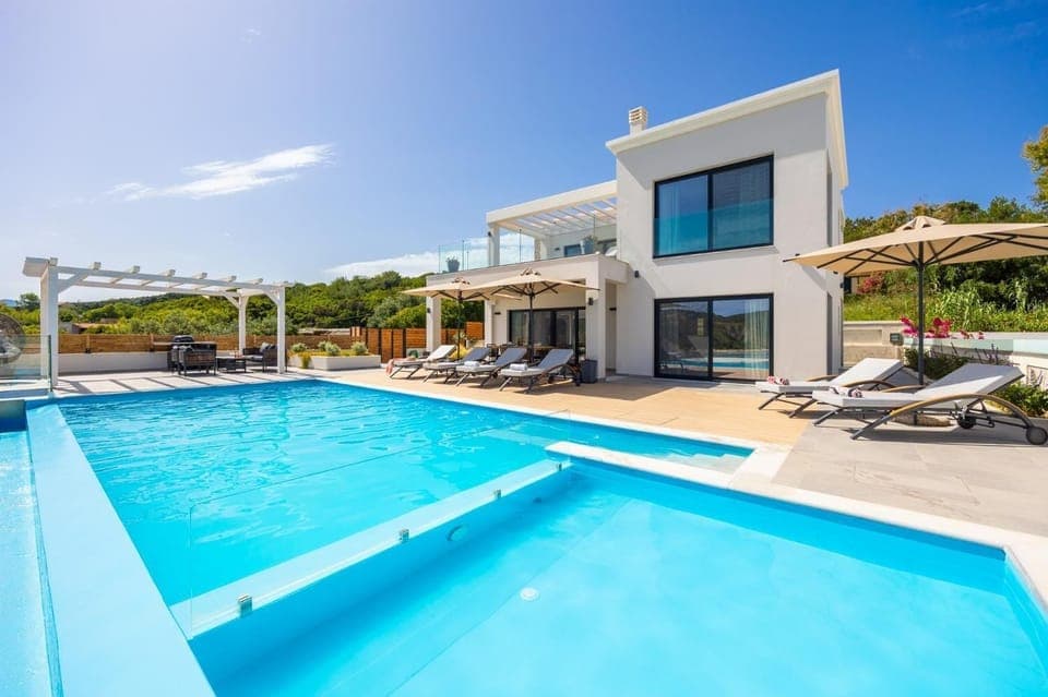 Beautiful villa with private pool and terrace with sea views
