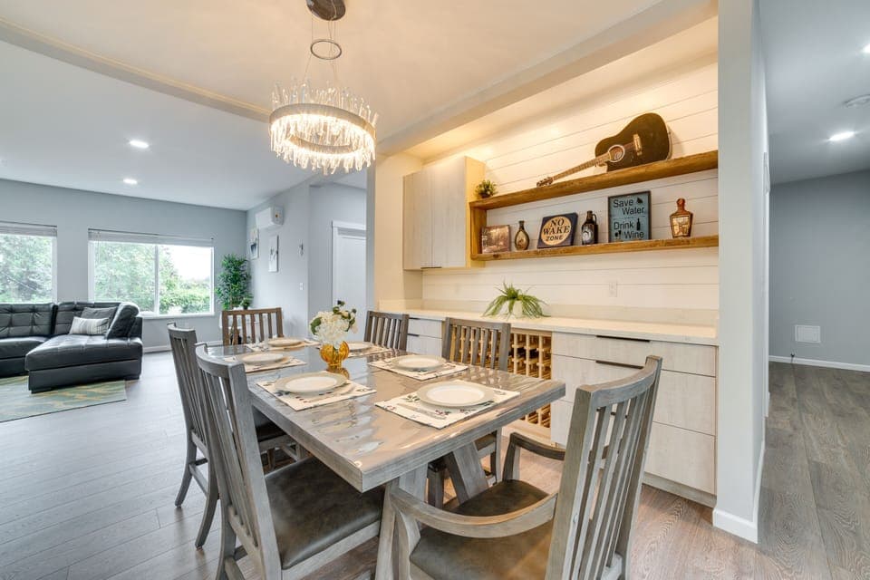 Dining Area | Dishware/Flatware